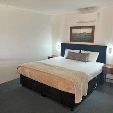 Kinross Inn Cooma Dış mekan fotoğraf